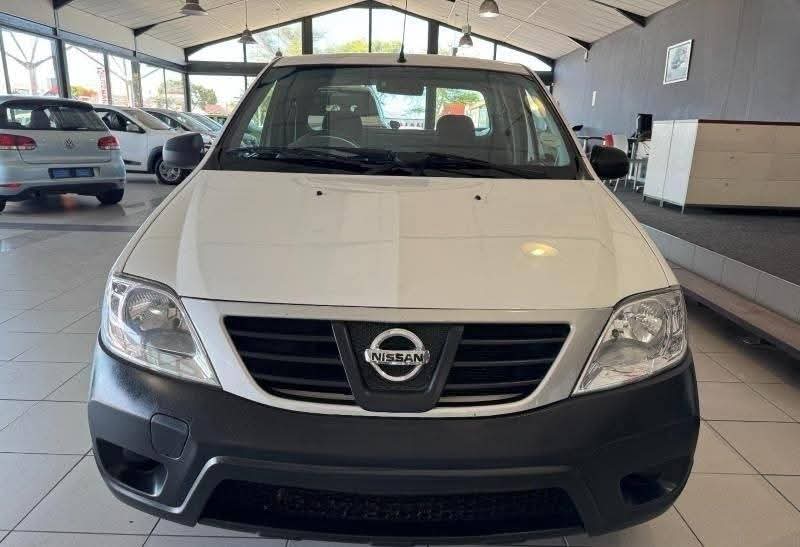 Nissan Np200 1.6 Safety Pack