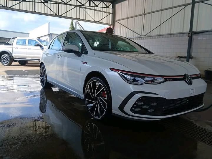 Volkswagen  Golf 8 GTI 2.0TSI DSG